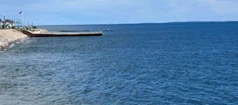 Coastal Cottage !3 bedroom, 2 bath home with deck and walk to the beach
