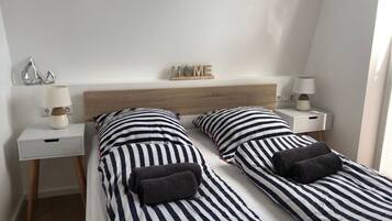 Mobil Karavan | 2 kamar tidur dan dilengkapi dengan perabotan berbeda-beda