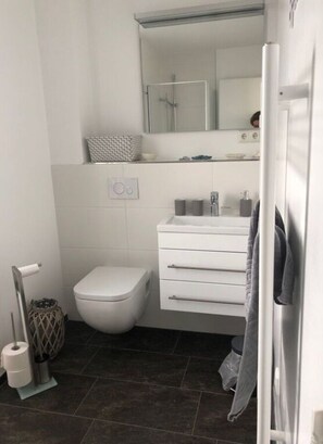 Mobile Home | Bathroom