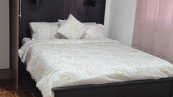 2 chambres, fer et planche à repasser, Wi-Fi, draps fournis