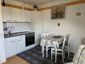 House | Private kitchen - Attractive Apartment Near Town Center (Wangerland)