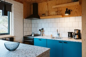 Refrigerador, silla alta para bebés