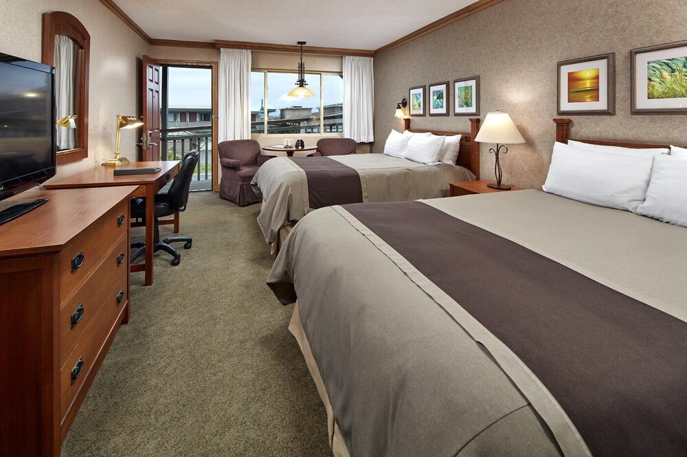 Ideal Oceanfront Getaway 2 Units Short Drive from San Simeon State