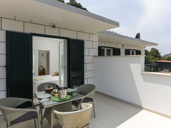 Apartment | Exterior - Apartments Posta - Superior One-bedroom Apartment With Terrace and Sea View - Apartman 7 (Mljet)