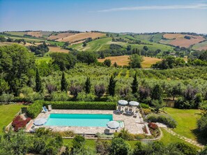 Villa | Alberca | Alberca techada y alberca al aire libre