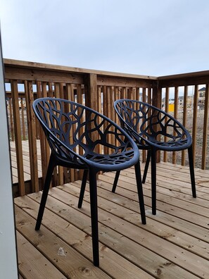 Terrace/patio - Step into a world of luxury and comfort in our Niagara home (Thorold)