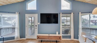 Waterfront, King Suite, Fully Stocked, Minutes from New Orleans, Pets Welcome