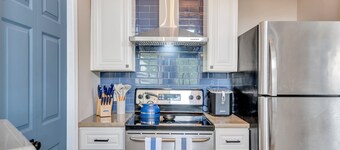 Waterfront, King Suite, Fully Stocked, Minutes from New Orleans, Pets Welcome