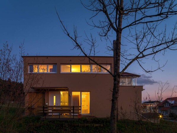 المنشأة من الخارج