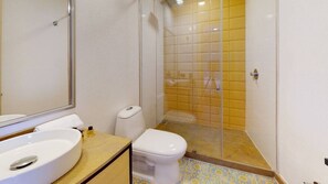 Deluxe Studio Suite | Bathroom - gA Nuevo apartamento loft en Parkway (Bogotá)