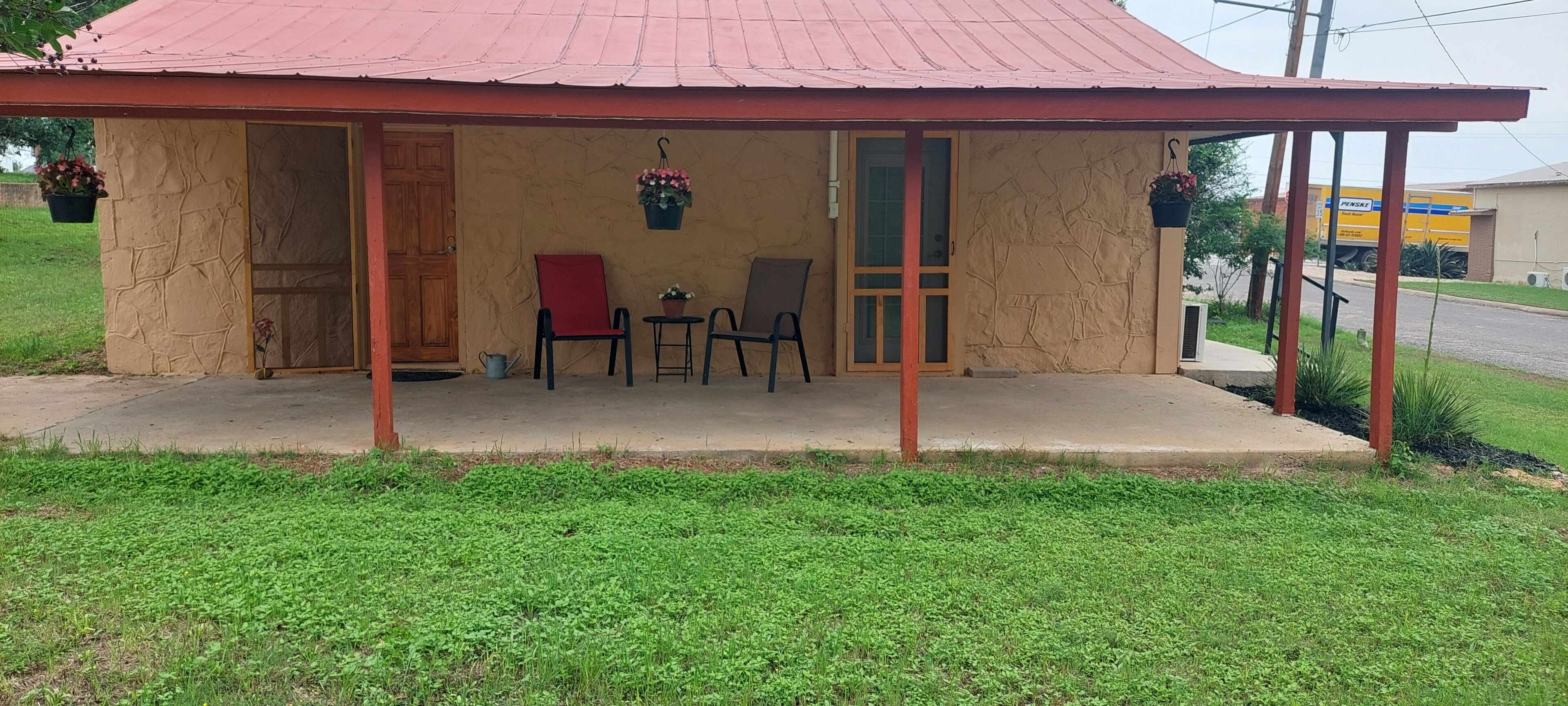 Comfy Cottage near river access, Nearby Gulfing, Wine Country and famous food! 