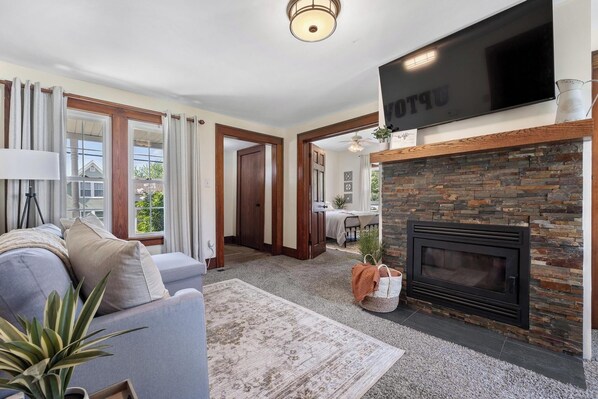 2 soverom, safe på rommet, skrivebord og strykejern/-brett