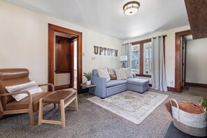 Smart-TV, peis og bøker