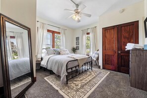 2 bedrooms, in-room safe, desk, iron/ironing board