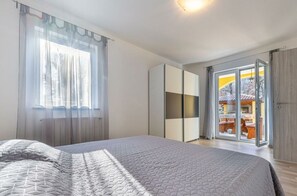 4 bedrooms, individually furnished, iron/ironing board - Filleona Comfortable Holiday Residence (Labin)