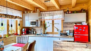 Chalet | Private kitchen | Stovetop, toaster