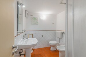 Dusche, Haartrockner, Bidet