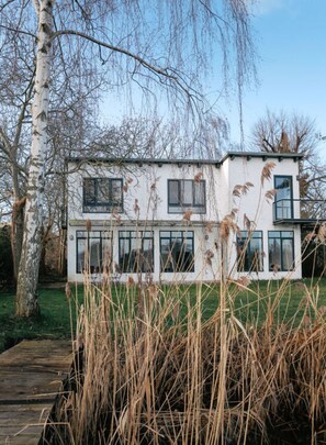 Exterior - Bauhaus Holiday Apartment by the Lake (Werder (Havel))