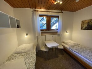Hus | 2 sovrum, unika möbler och strykjärn/strykbräda