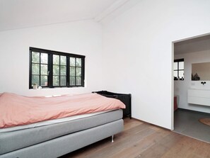 House | 4 bedrooms, individually furnished