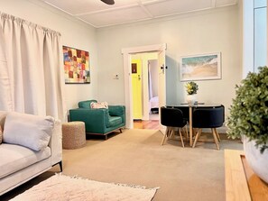 Smart TV - City Garden Retreat Rotorua.
Your cozy home, away from home (Rotorua)
