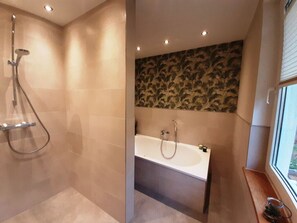 Bathroom - Under the District Administrator's Mountain (Treffurt)