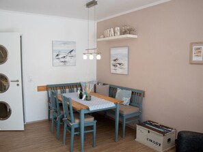 Dining - Porthole in the Seute Deern House (Juist)