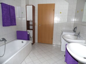 House | Bilik Mandi