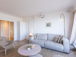 Living area - Bright Apartment With Direct sea View (Middelkerke)