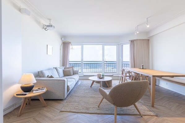 Living area - Bright Apartment With Direct sea View (Middelkerke)