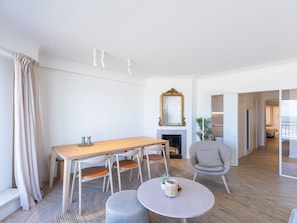 Dining - Bright Apartment With Direct sea View (Middelkerke)