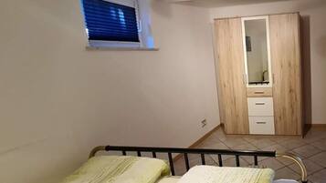 Rumah | 1 kamar tidur dan dilengkapi dengan perabotan berbeda-beda