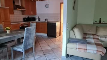 House | Private kitchen | Oven, electric kettle, toaster
