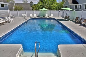 Pool - Skiers Suite Annex: Renovated Studio on the Bus Route. Discounted Ski Rentals. (Killington)