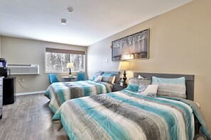 1 bedroom, desk, iron/ironing board, free WiFi - Cozy Studio at Killington Center: Close to it all with pool, bus and discounted ski rentals. 441 (Killington)