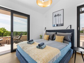 House | 3 bedrooms, individually furnished, iron/ironing board