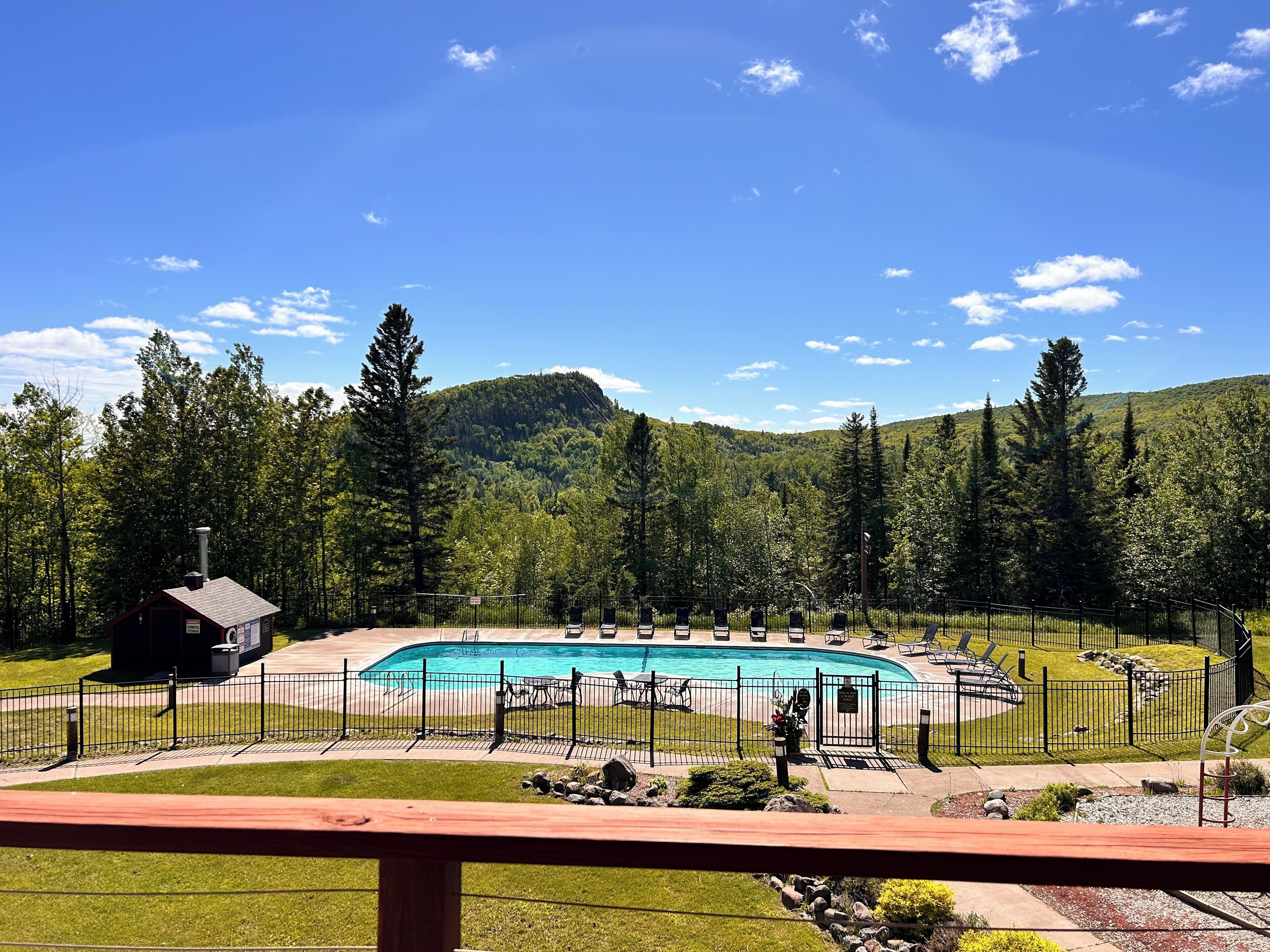 Innendørsbasseng og utendørsbasseng