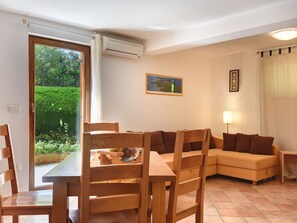 Apartment | Dining - Apartment in Croatia Near the Coast (Medulin)