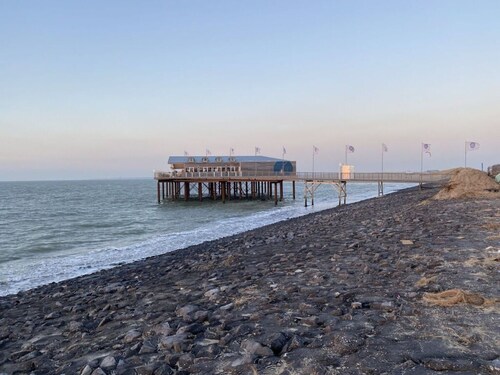 Welcoming Apartment Near Lake