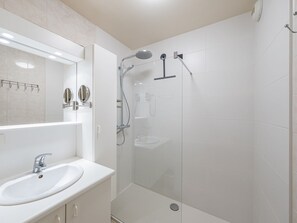 Apartment | Bathroom - Charming Apartment With Cozy Terrace (Middelkerke)