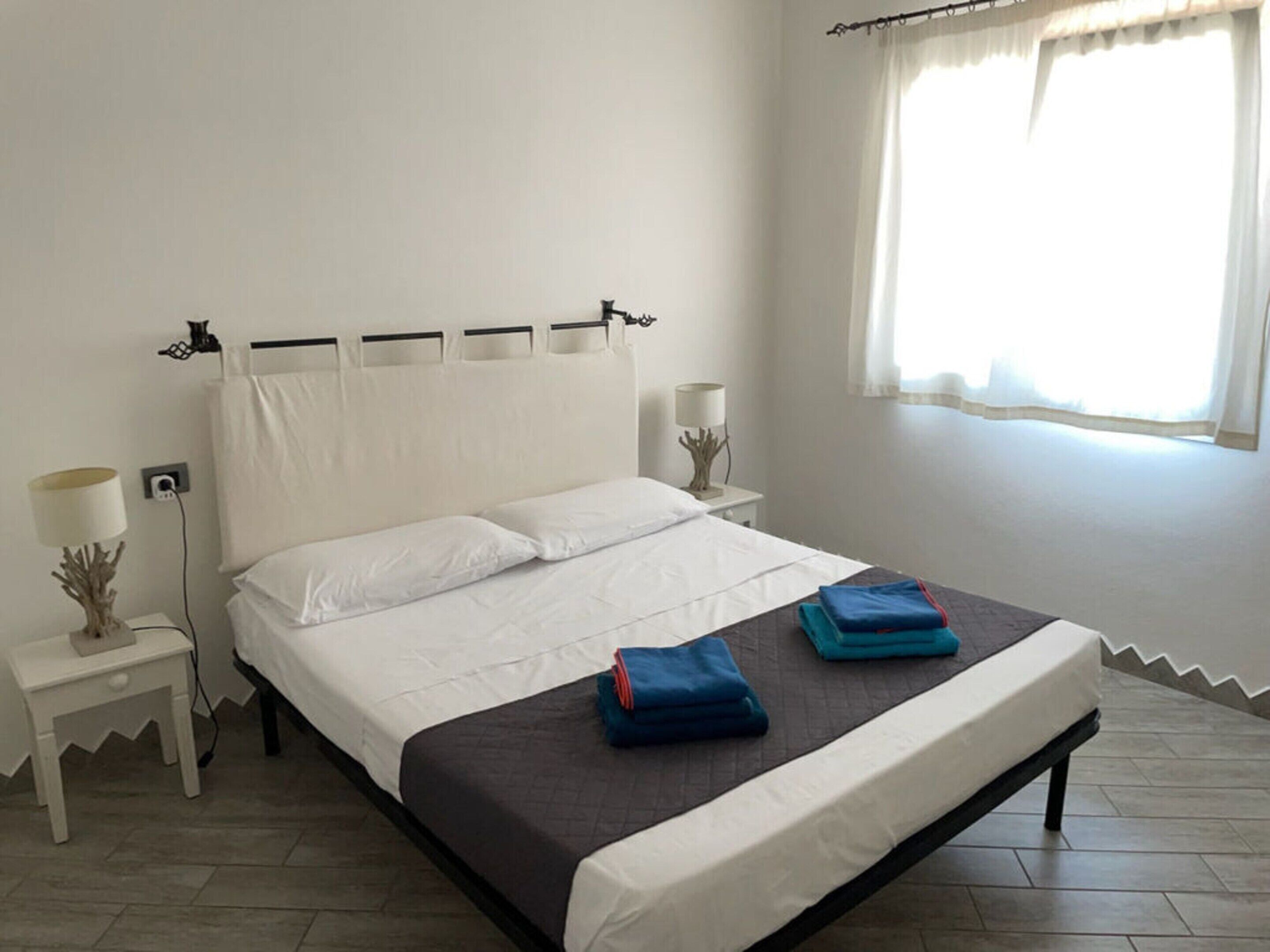 Casa | 3 habitaciones y tabla de planchar con plancha 