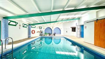 Casa | Piscina | Piscina coberta i piscina a l'aire lliure