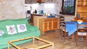 House | Dining - Holiday Home in Catalonia Near Cala Pedrosa Beach (Palafrugell)