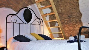 House - Holiday Home in Catalonia Near Cala Pedrosa Beach (Palafrugell)