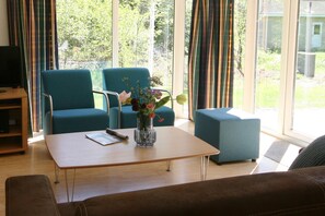 Chalet | Living room - Spacious Chalet With Two Bathrooms (Appelscha)