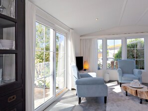 Chalet | Living area - Lovely, Fully Furnished Chalet for 4 People (Goedereede)