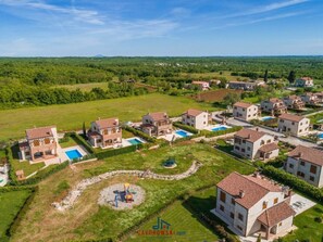 Outdoor pool - Paradis 6 Comfortable Holiday Residence (Svetvincenat)