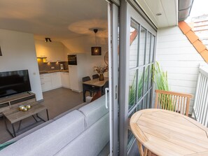Apartment | Dining - Apartment With Cosy Sunny Terrace (Middelkerke)
