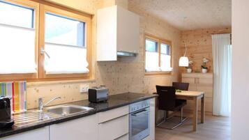 Apartment | Private kitchen | Oven