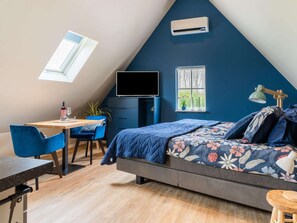 House | 1 bedroom, individually furnished, bed sheets